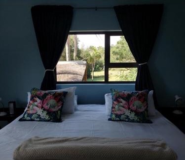 Port Elizabeth Apartment | Country Breez Inn - Port Elizabeth