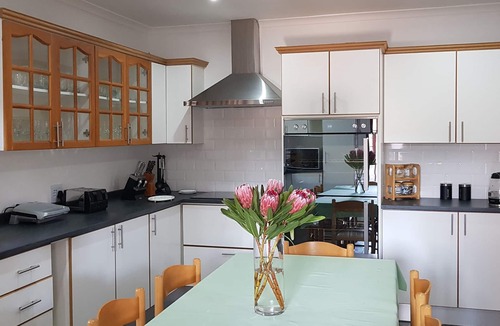 Port Elizabeth Villa | - Country getaway in Peaceful setting yet minutes from Town