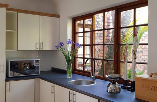Port Elizabeth Villa | - Country getaway in Peaceful setting yet minutes from Town