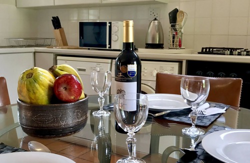Greater Johannesburg Metropolitan Area Cottage | Country-style city living