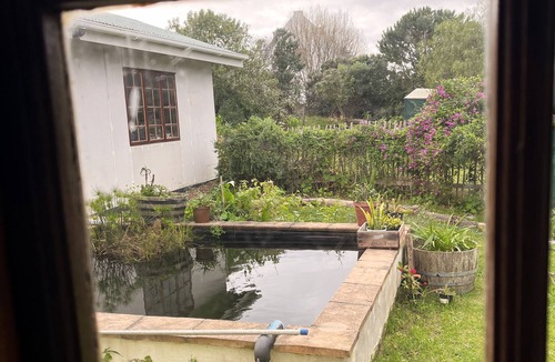 Baardskeerdersbos Cottage | Cozy 1-bedroom artist's cottage in Baardskeerdersbos
