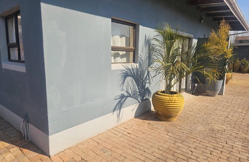 Rietfontein Apartment | Cozy 1-bedroom apartment in fabulous Pretoria with WiFin