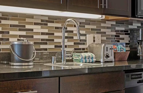 Union Square Apartment | Cozy 1-bedroom hotel suites in serene San Francisco.