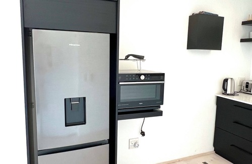 Fish Hoek Apartment | Cozy 1-bedroom with WiFi and AC in charming Cape Town