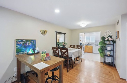 The Willows Apartment | Cozy 1BR Menlo Park Apartment w/Balcony, In-Unit Laundry, Kitchen & Parking
