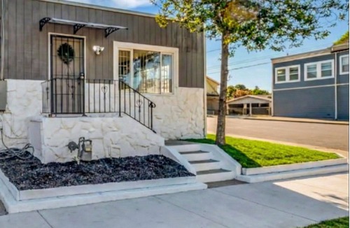 Oakland House | Cozy 2-bedroom house in welcoming Oakland with AC