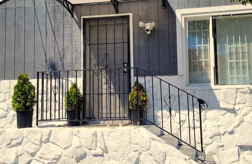 Oakland House | Cozy 2-bedroom house in welcoming Oakland with AC