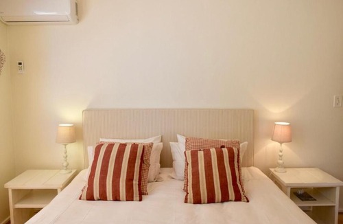 Cape Town City Centre Apartment | Cozy 2 Bedroom Nestled Under Devils Peak