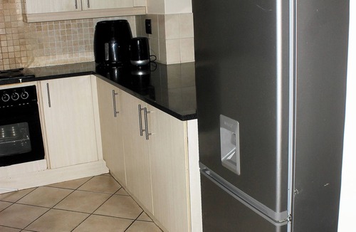 Greater Johannesburg Metropolitan Area Apartment | Cozy 3 Bed Duplex ,sleeps 6 With Double Bathroom