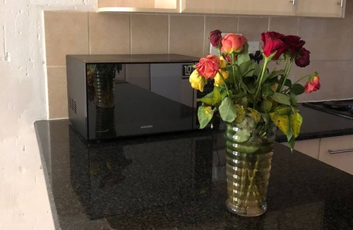 Greater Johannesburg Metropolitan Area Apartment | Cozy 3 Bedroomed apartment in a secure estate, 10 mins away from OR Tambo