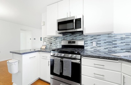 San Tomas House | Cozy 3B in Central location w/spacious backyard