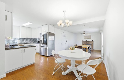 San Tomas House | Cozy 3B in Central location w/spacious backyard