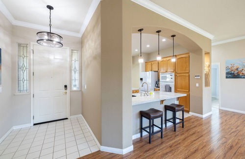 Folsom House | Cozy 3BR House: Family & Pet Friendly, Lovely Backyard, Fast WiFi, Free Parking