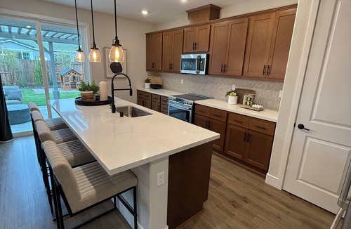 Peters Bed & Breakfast | Cozy 4-bedroom bed & breakfast in amazing Manteca near Great Wolf Lodge