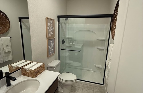 Peters Bed & Breakfast | Cozy 4-bedroom bed & breakfast in amazing Manteca near Great Wolf Lodge