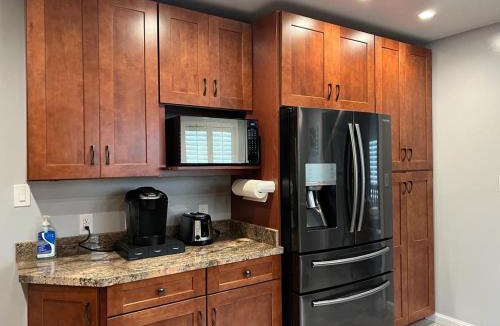 Downtown Apartment | Cozy Affordable Private Rooms near Grand Ave Miller