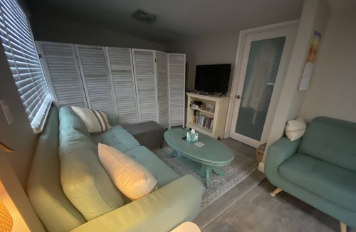 Upper Seabright House | Cozy & chill modern cottage close to shops & beach