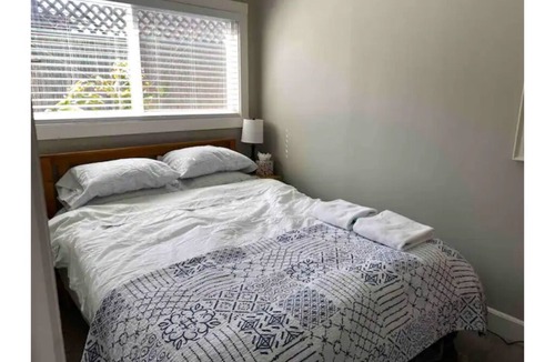 Upper Seabright House | Cozy & chill modern cottage close to shops & beach