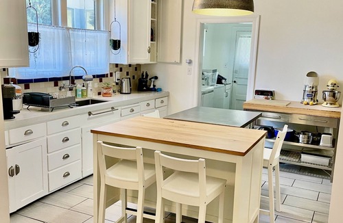 Santa Clara House | Cozy & Comfy Minutes to Levi’s, SCU, Tech Co. & SJC