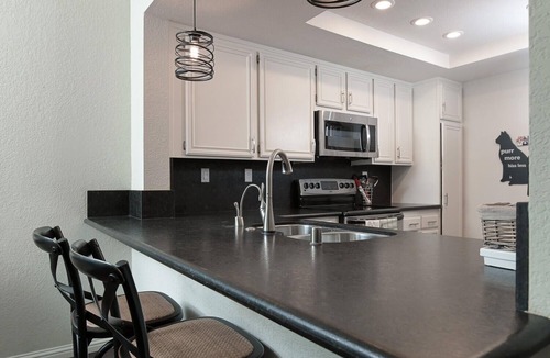 Willow Glen Condo | Cozy condo near downtown Campbell - like a birdhouse!