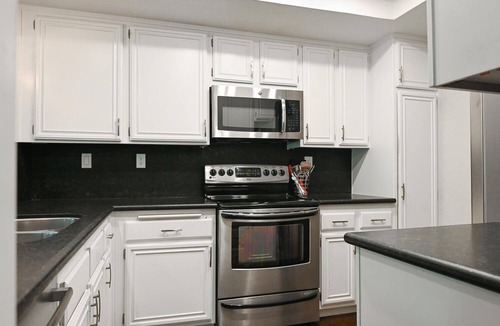 Willow Glen Condo | Cozy condo near downtown Campbell - like a birdhouse!
