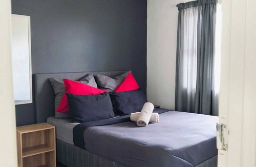 Muizenberg Apartment | Cozy corner apartment Muizenberg 2-bedroom apartment with WiFi