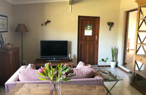 Winston Park Apartment | Cozy Cottage in Peaceful Winston Park