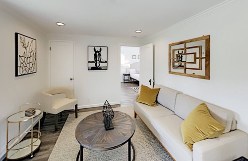 Sonoma Cottage | Cozy cottage just 2 minutes from plaza with AC, peaceful backyard, washer/dryer