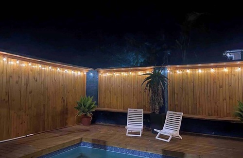Fish Hoek Apartment | Cozy Couples’ Escape w/pool, bbq & Fireplace
