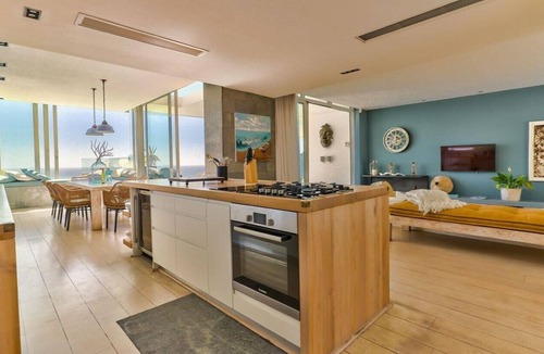 Cape Town Villa | Cozy Cove Villa in Camps Bay
