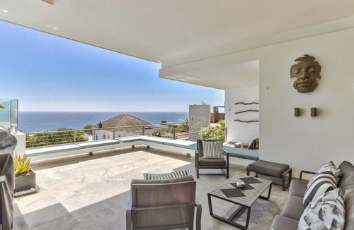 Cape Town Villa | Cozy Cove Villa in Camps Bay