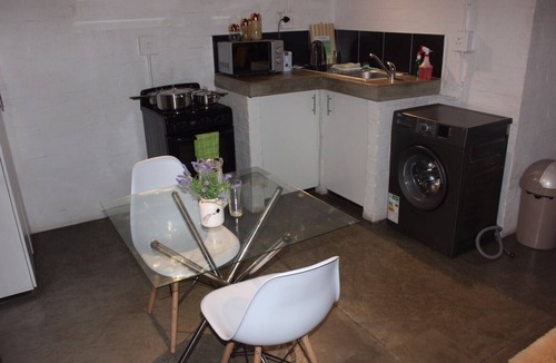 Downtown Johannesburg Apartment | Cozy Entire Apartment In The Center Of Maboneng