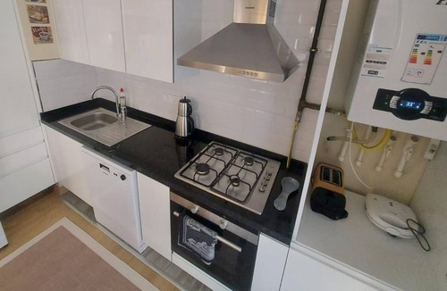 Bakırkoy Apartment | Cozy Flat 10 min to Aqua Florya Mall in Bakirkoy