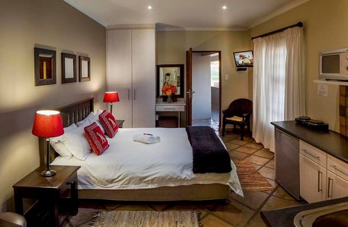 Humewood Bed & Breakfast | Cozy guest room with double bed and kitchen, near Port Elizabeth