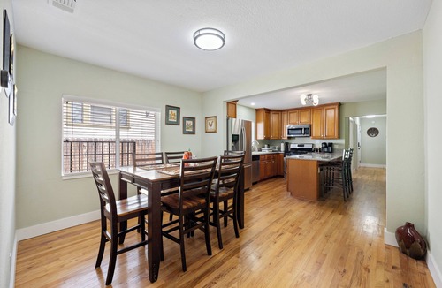 North Oak Park House | Cozy Home - 7 Min. Walk to UC Davis Medical Ctr. Sacramento, EV- Charger Leve2