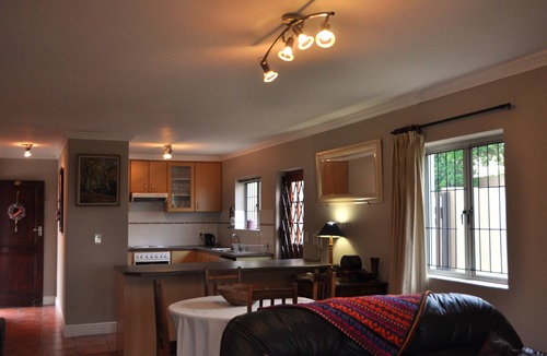 Eikenbosch House | Cozy Home | Free Parking + WIFI | Terrace BBQ & Mountain Views