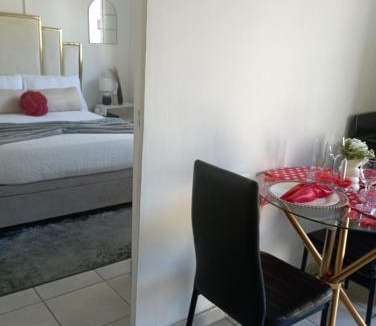 Pomona House | Cozy-inn