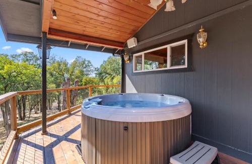 Auburn Ski Chalet | Cozy Lake View 4Bd 2,5Br Retreat in 5 Acres, Hot Tub and more