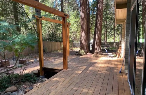 Nevada City Cabin | Cozy log cabin in the woods
