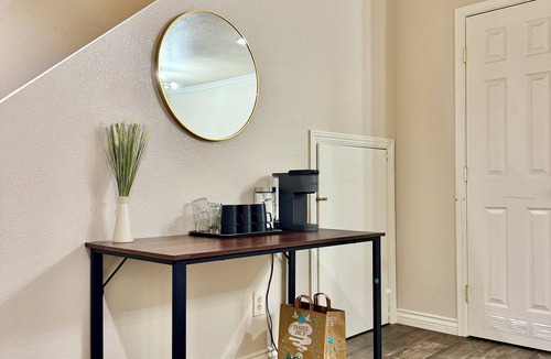 West Oakland House | Cozy Luxury 4bed townhomes in Oakland close to SF and Berkeley.