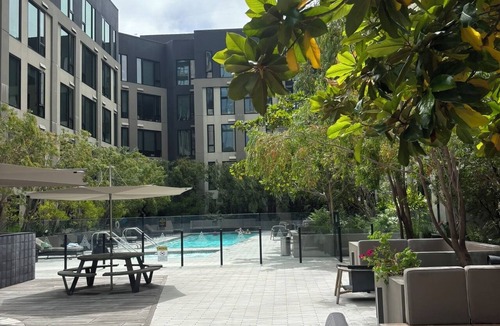 Downtown Oakland Apartment | Cozy luxury high rise apartment in heart of downtown Oakland, 1 bedroom + office