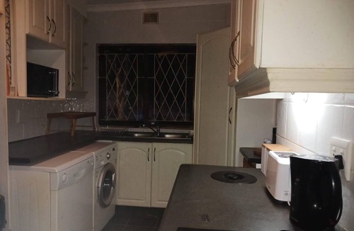 Margate House | Cozy Margate Retreat family home with 2 Bedrooms