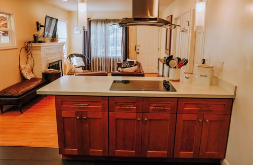 North Central House | Cozy Modern 3B/1B entire house w A/C in San Mateo, California. No pet/smoke