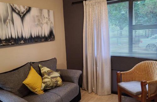 Somerset East Apartment | Cozy Modern Private Apartment