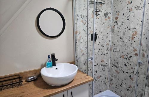 Somerset East Apartment | Cozy & Private Bachelor Flat