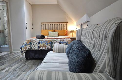 Somerset East Apartment | Cozy & Private Bachelor Flat