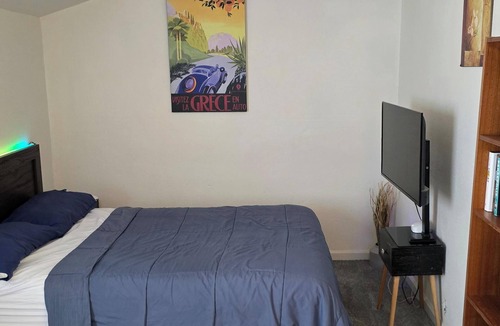 Sacramento Apartment | Cozy Private entrance Suite with private Bathroom in Sacramento