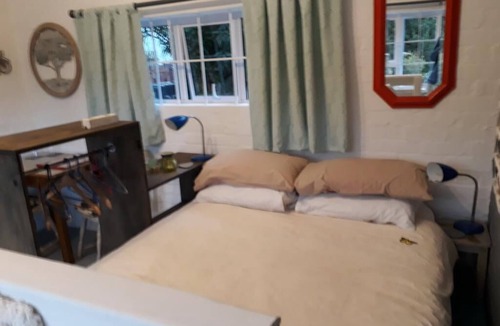 Constantia House | Cozy quirky cottage Constantia