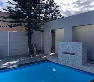 Parklands House | Cozy Retreat with a Pool!