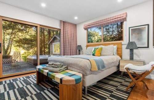 Villa Grande House | Cozy Riverfront Cabin with Dock Fire Pit & Dogs OK